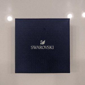 Swarovaki Iconic Swan Pendant and Earring Set